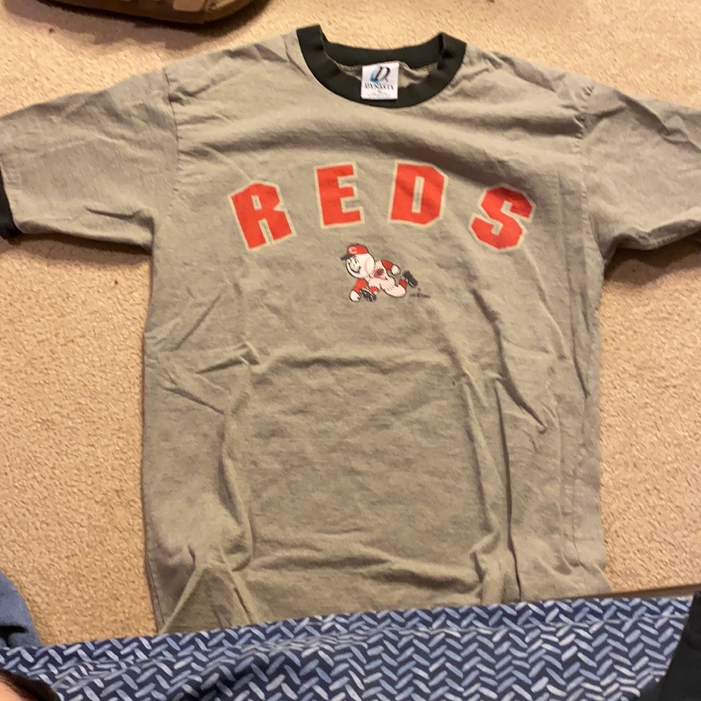 Size medium reds short sleeve tee shirt